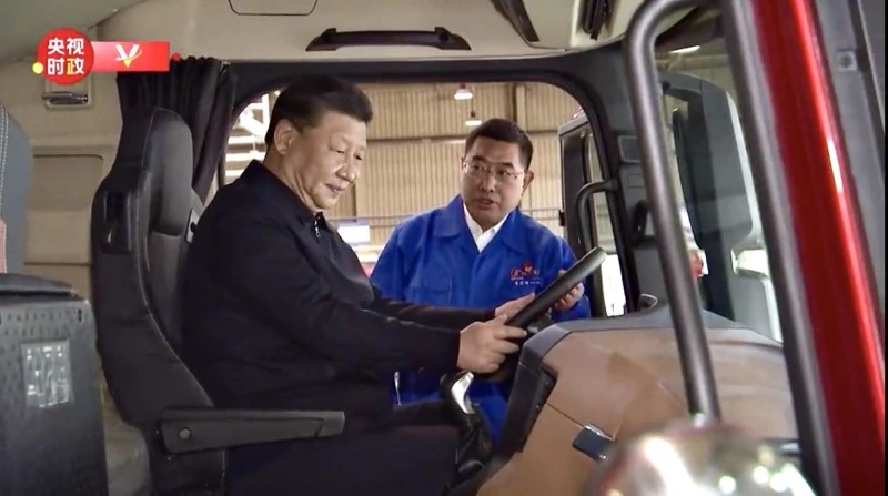Генеральный секретарь ЦК КПК Си Цзиньпин посетил индустриальный парк по производству коммерческих автомобилей SHAANXI AUTOMOBILE GROUP, расположенный в г.Сиань